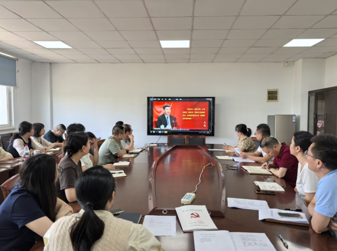 汽车工程学院党总支理论学习中心组第6次（扩大）学习会 暨期末教职工大会顺利召开